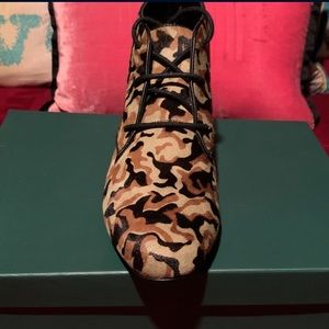 Lori Goldstein stylish Bootie